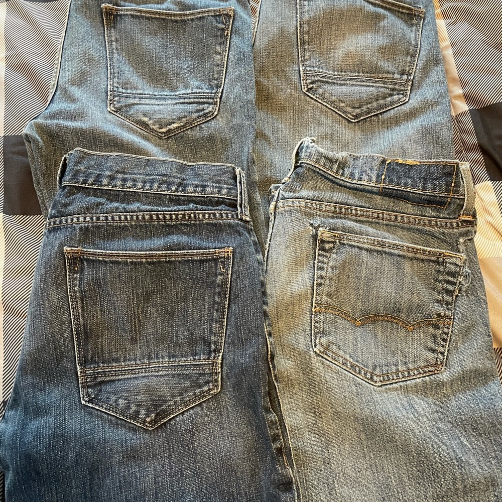Set/Lot/Bundle of 4 pair of Men’s size 33 x 32 -3 Arizona Jeans & 1 pair of AE